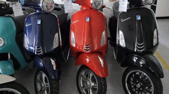Vespa 50 a KM Zero Primavera e Sprint tue a 3600 € - Torna a scuola con stile!
